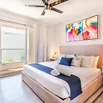 Spacious And Luxurious 2 Bedroom Apartment Wih City View And Private Balcony.