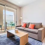 Spacious And Luxurious 2 Bedroom Apartment Wih City View And Private Balcony.