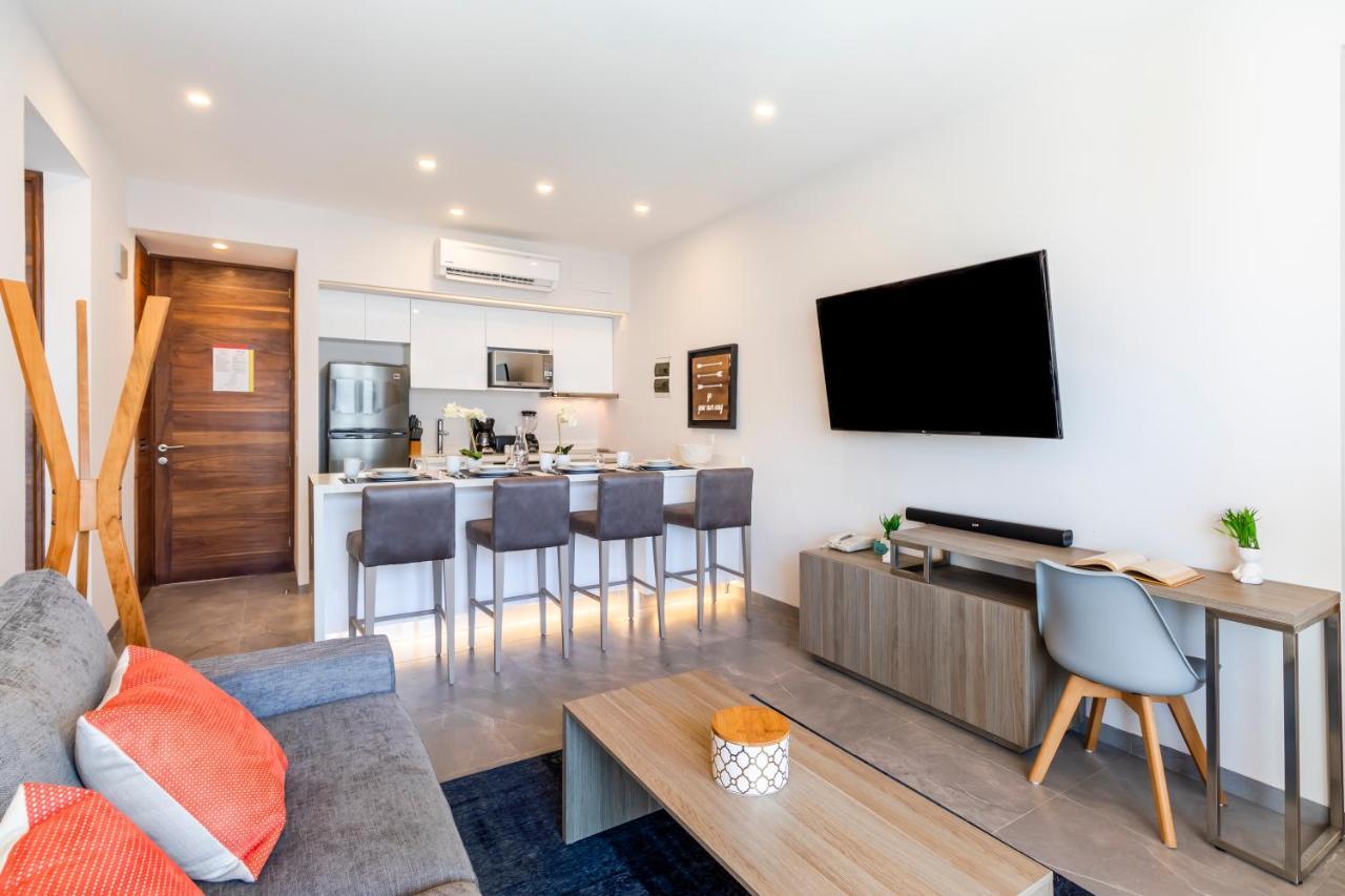 Spacious And Luxurious 2 Bedroom Wih View And Private Balcony.