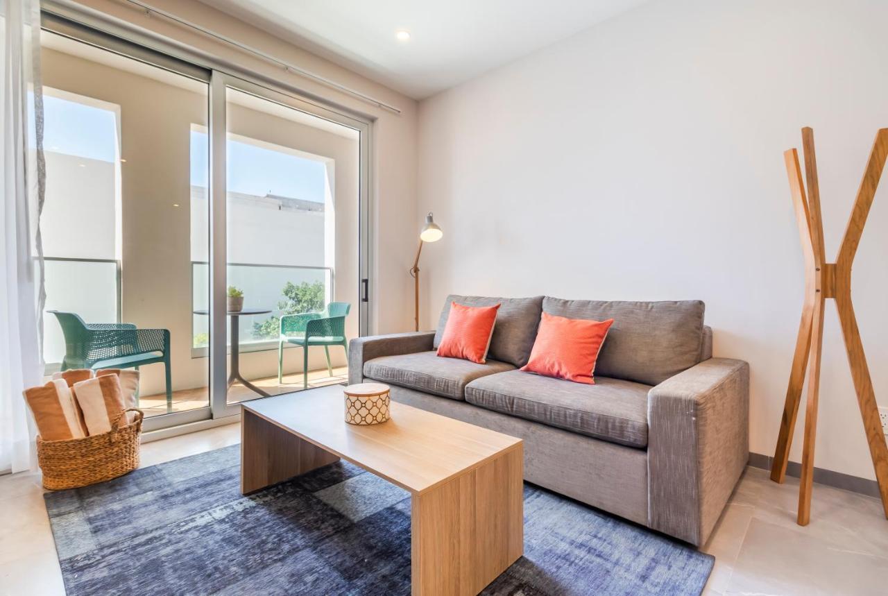 Spacious And Luxurious 2 Bedroom Wih View And Private Balcony. *